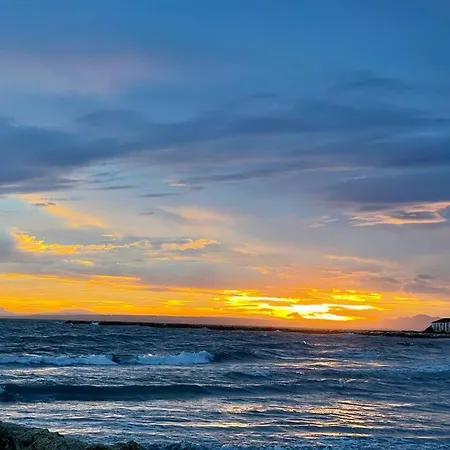Frente Al Mar *